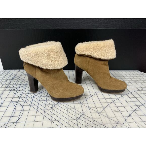 UGG Dandylion Bootie, Size 8, 4-inch heels, reversible shearling‎ trim - Picture 1 of 14